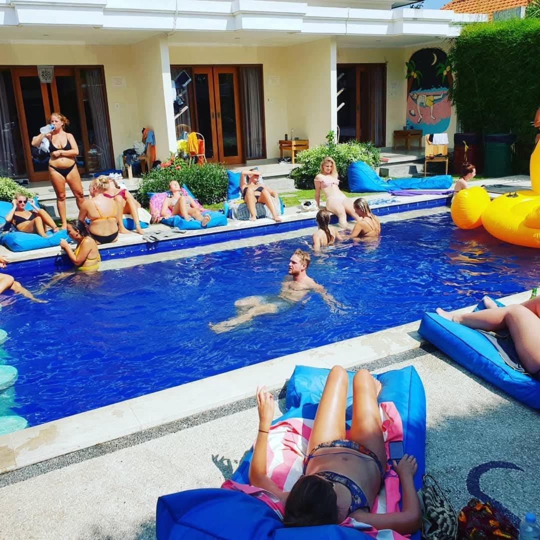 Castaway Hostel Canggu Eksteriør bilde